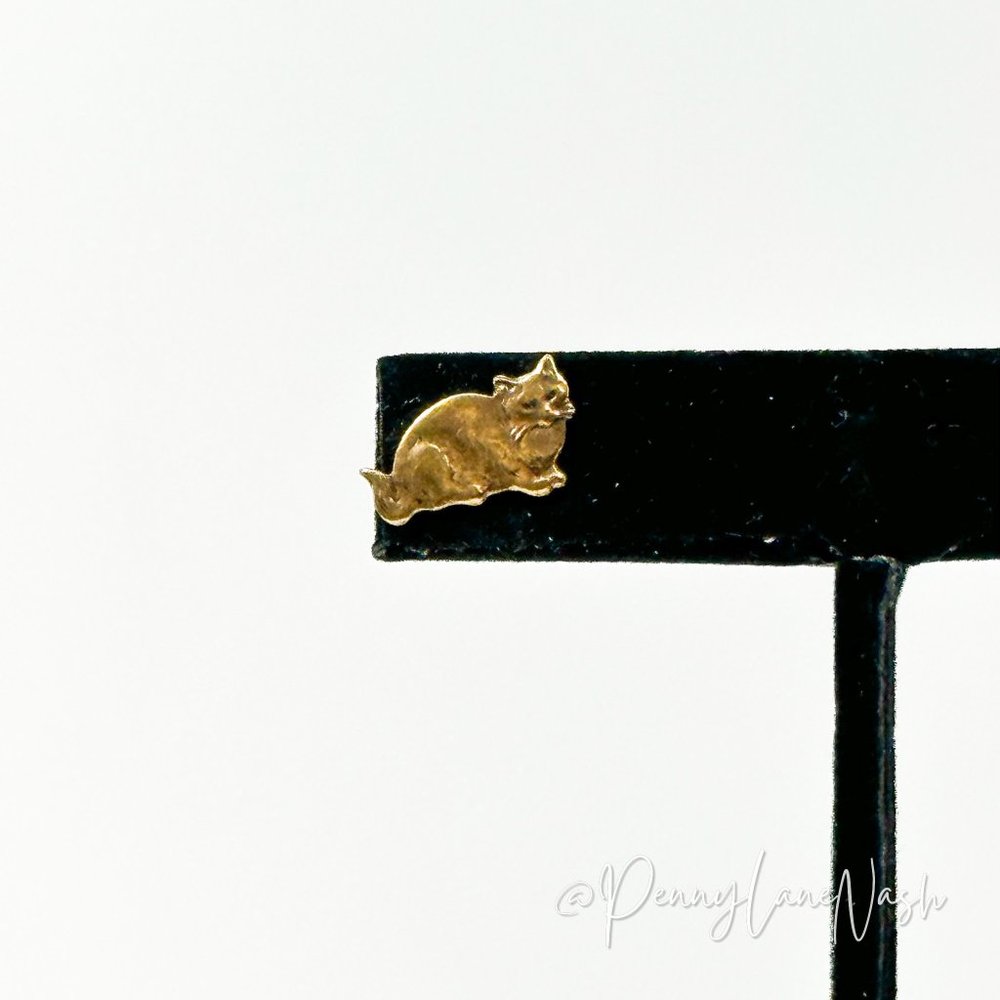 Vintage Golden Crouched Cat Push Back Earrings - Picture 2 of 6